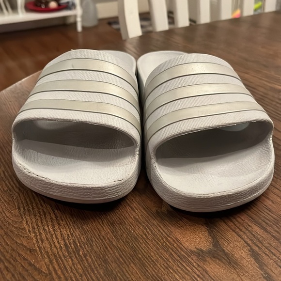 Women's Adidas  Slides sandal Size 9 - Picture 3 of 6